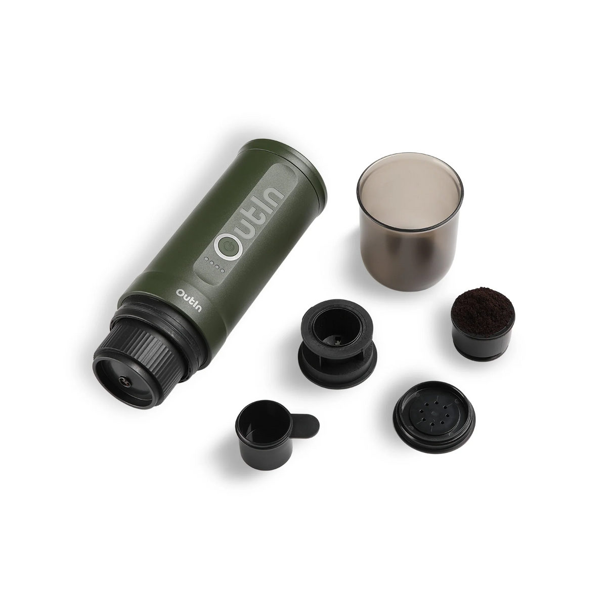 Waldgrüne OutIn Nano Espressomaschine mit Zubehör: Becher, Filter, Kapseladapter, Löffel, Sieb.