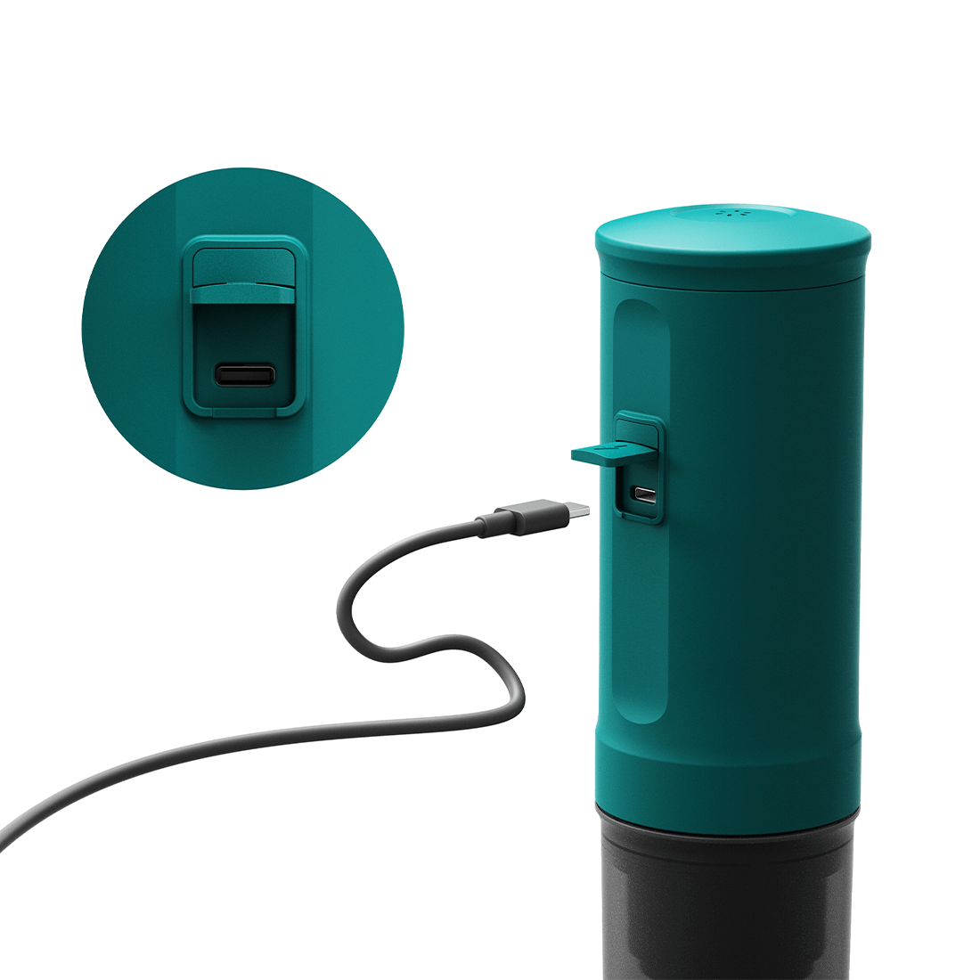 Nano Tragbare Espressomaschine Blaugrün wird per USB-C-Kabel geladen, zeigt universelle Aufladbarkeit.