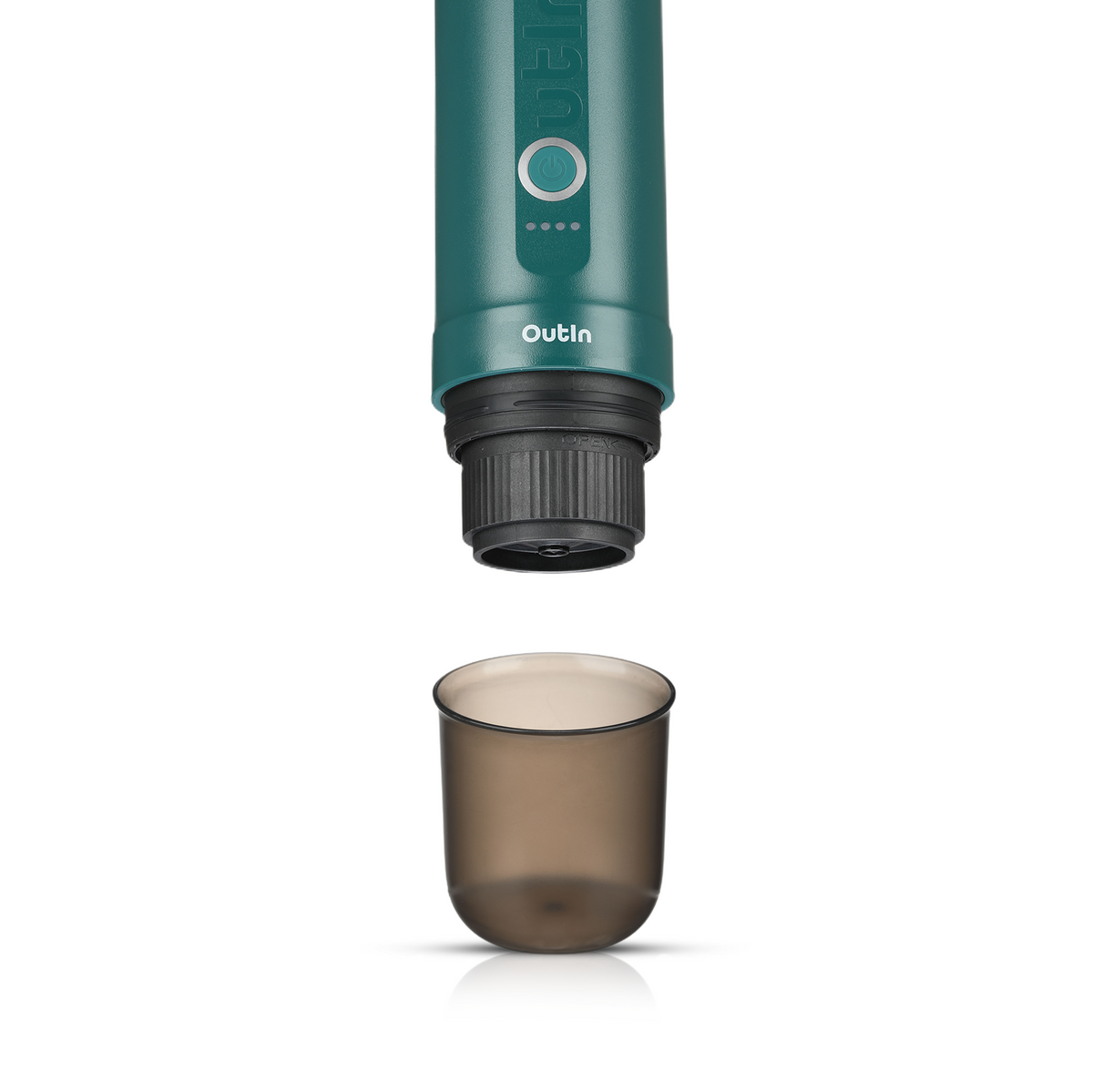 Rauchfarbener Becher als Zubehör für die OutIn Nano Espressomaschine zum Auffangen von Kaffee.