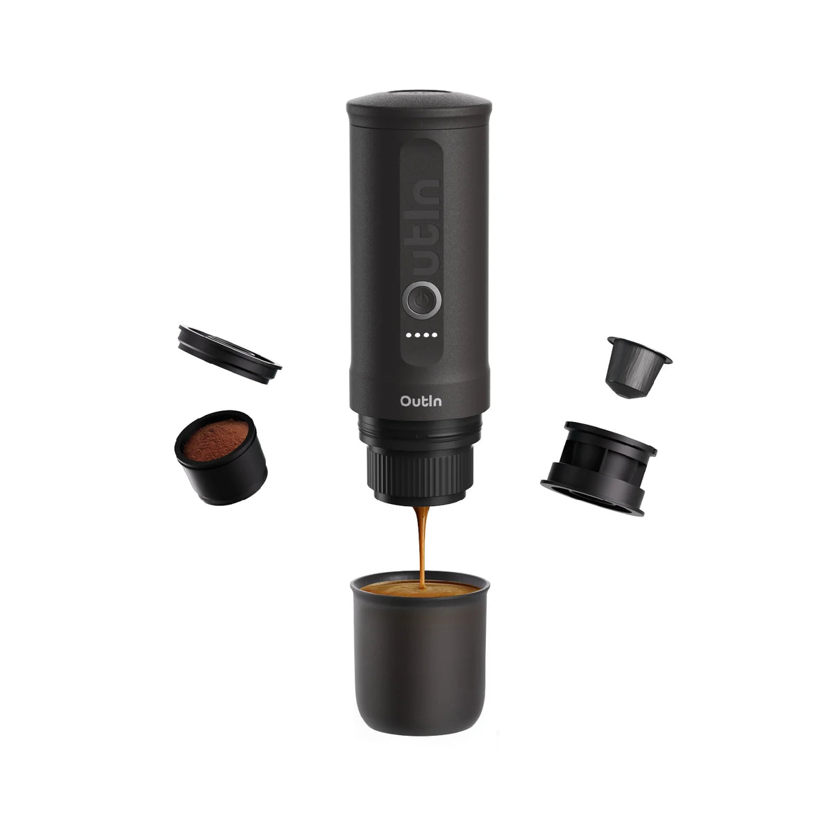 Nano Tragbare Espressomaschine in Space Grau brüht Espresso; Zubehör für Kaffee und Kapseln wird gezeigt.